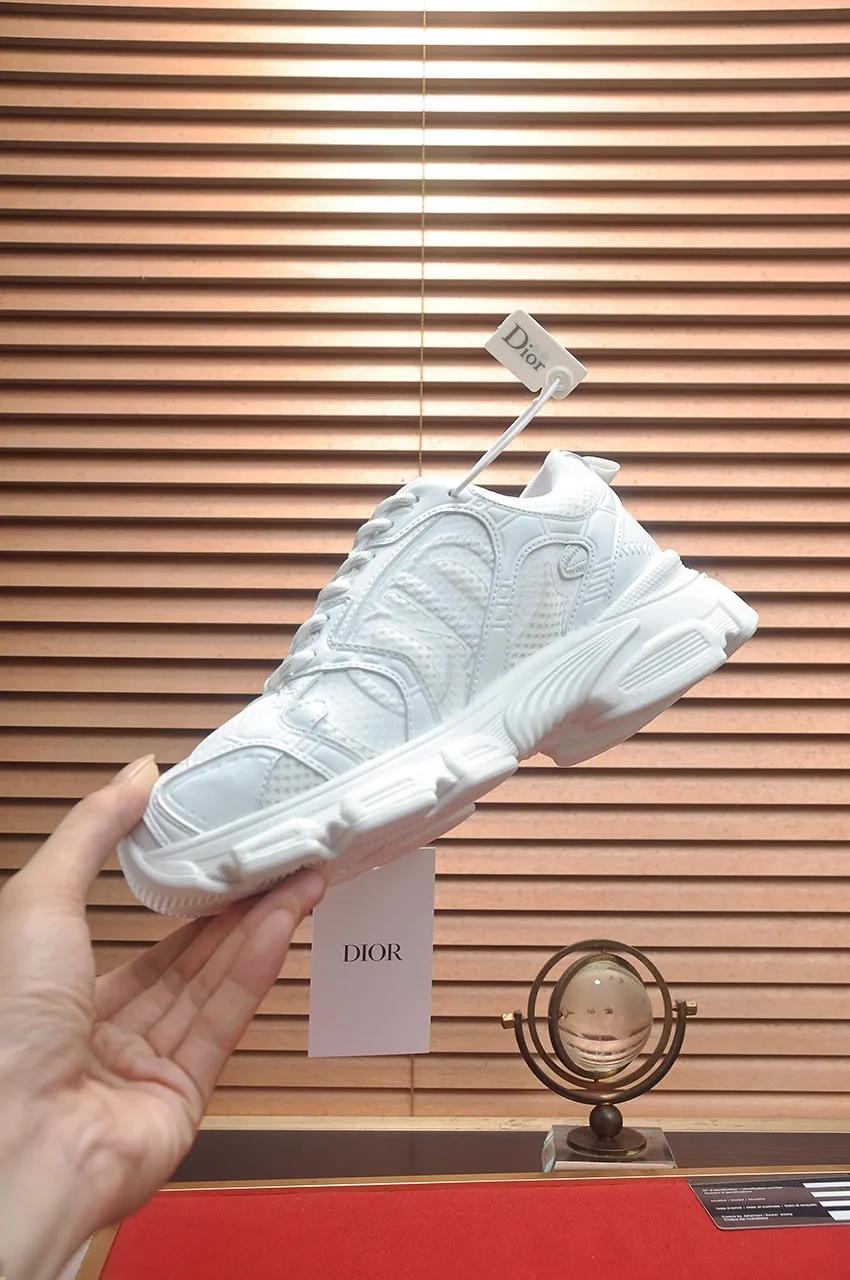 Men's shoes 💰: 640💶 (couples model) Brand: Dior (Dior) Standard code: Women's code 35-40. Men's code 38-44 (45 customized) Grade: Same as the official website Material: Top-quality original cowhide stitching Original wear-resistant and lightweight outsole Style category: Fashionable casual shoes Distinguished luxury brand elements top luxury Color: Actual picture color